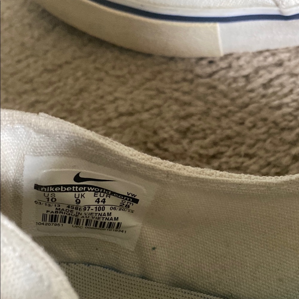 Nike White and Blue Women's Sneakers - Picture 2 of 9